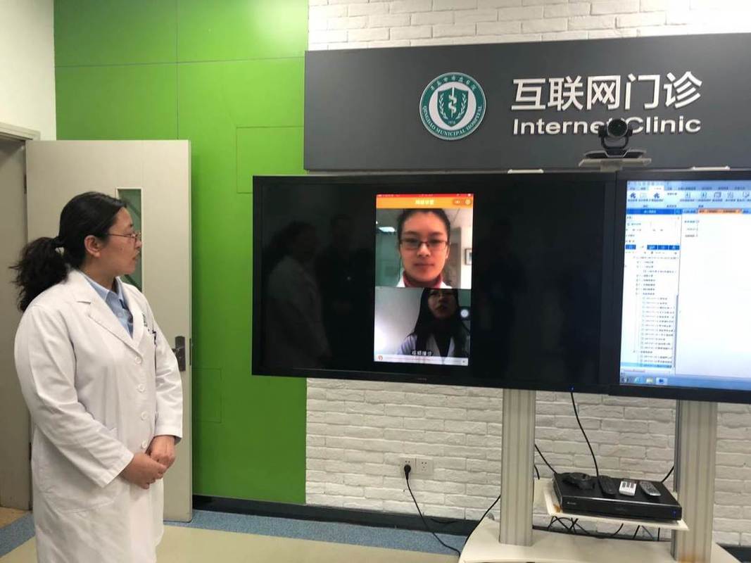 在青岛市市立医院,心电网络远程诊断系统通过心电网络,为当地各社区